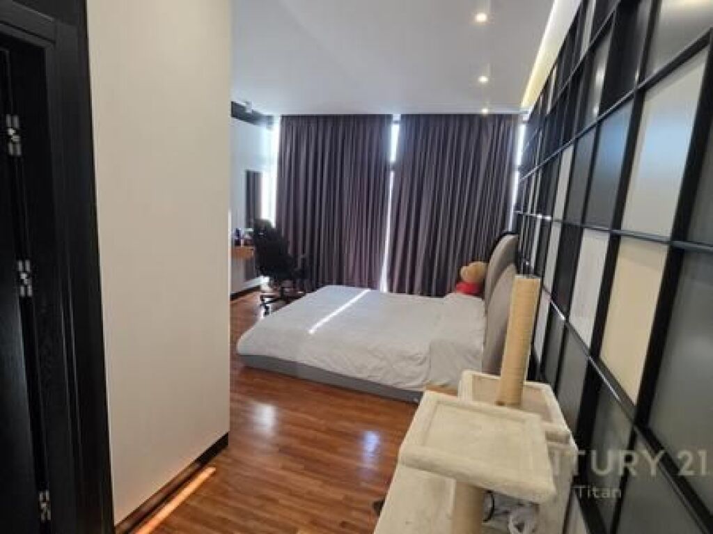SHITET PENTHOUSE UNIK ME VERANDE ME PAMJE PANORAMIKE 360° NE DURRES
