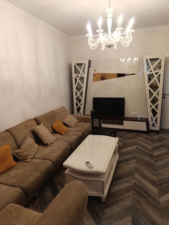 Qera | Apartament 1 + 1 | Rruga 5 Maji | 500 €/muaj