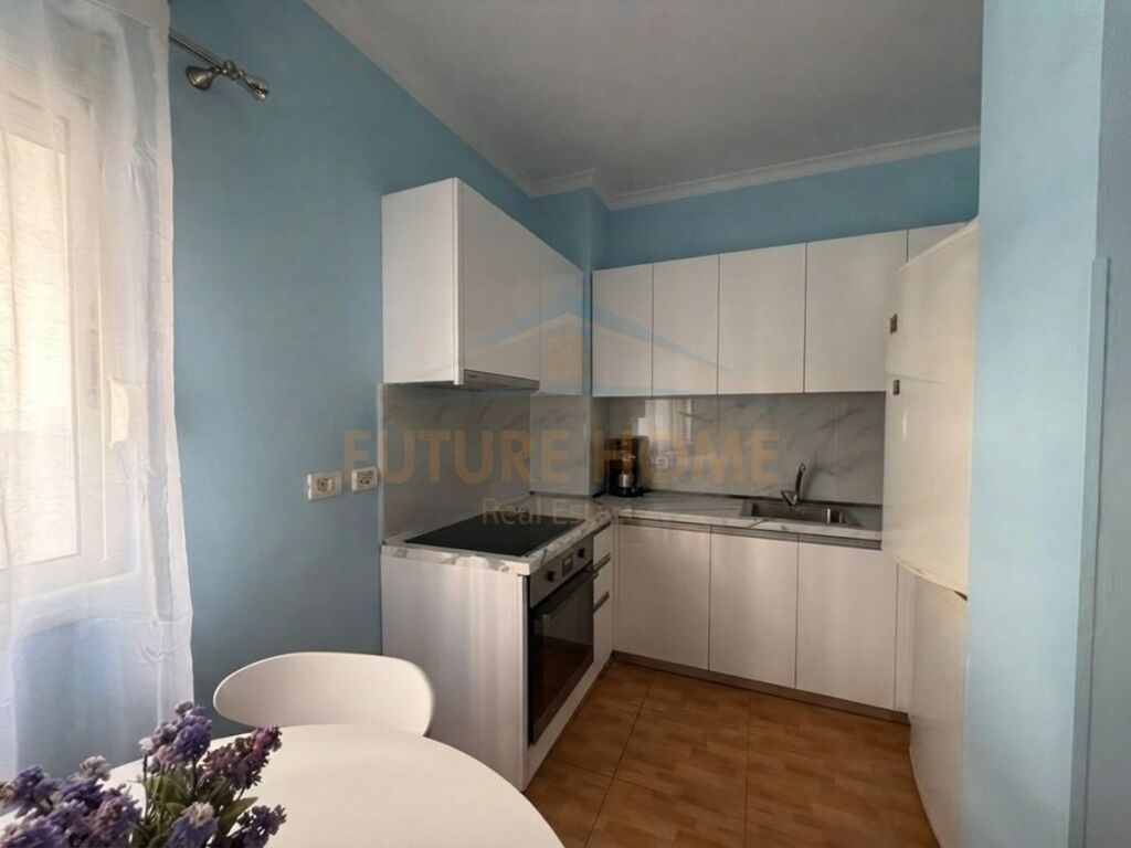 Affitto, Appartamento 1+1, Via Barrikadave, Tirana.