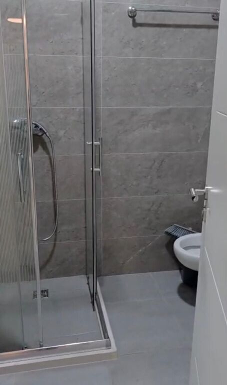 Apartament me qera 1+1 - 📍Astir, prane rrethit, rruga Tom Plezha - 480 mije leke
