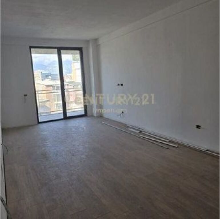 Apartment 2+1+2 with parking space for rent – Ideal for offices/ various businesses