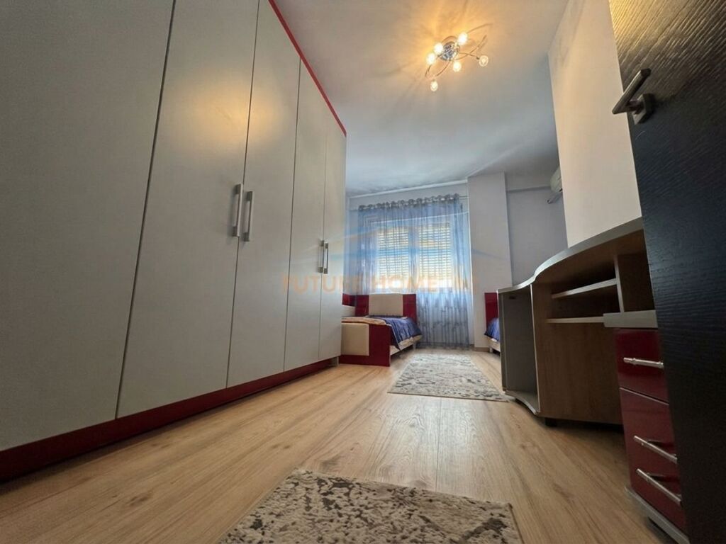 Affitto, Appartamento 2+1, Via delle Barricate, Tirana