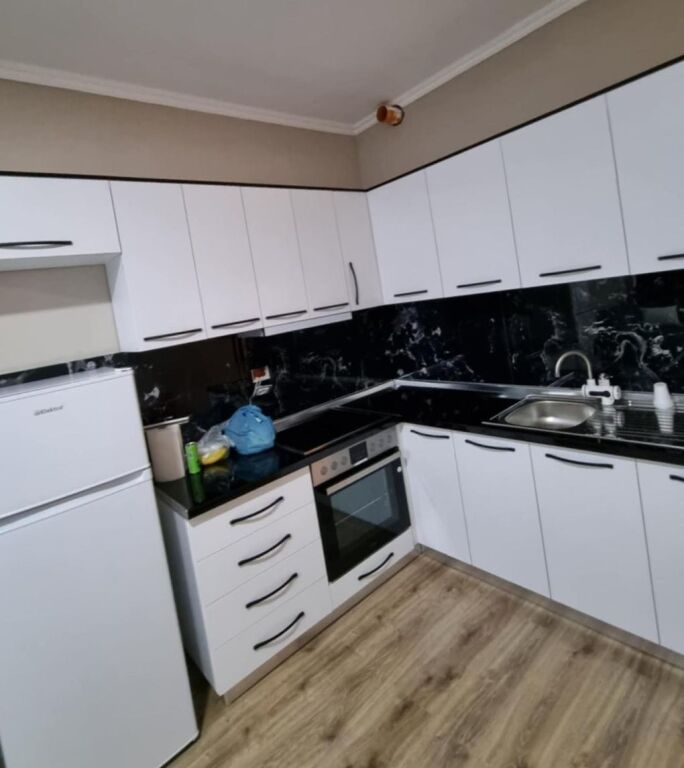 Shitet Apartament  1+1