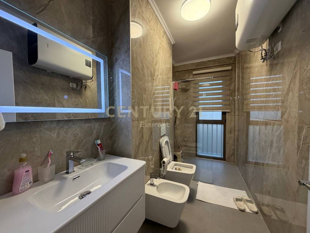 RRUGA DRITAN HOXHA, APARTAMENT 2+1+2 PER QIRA !