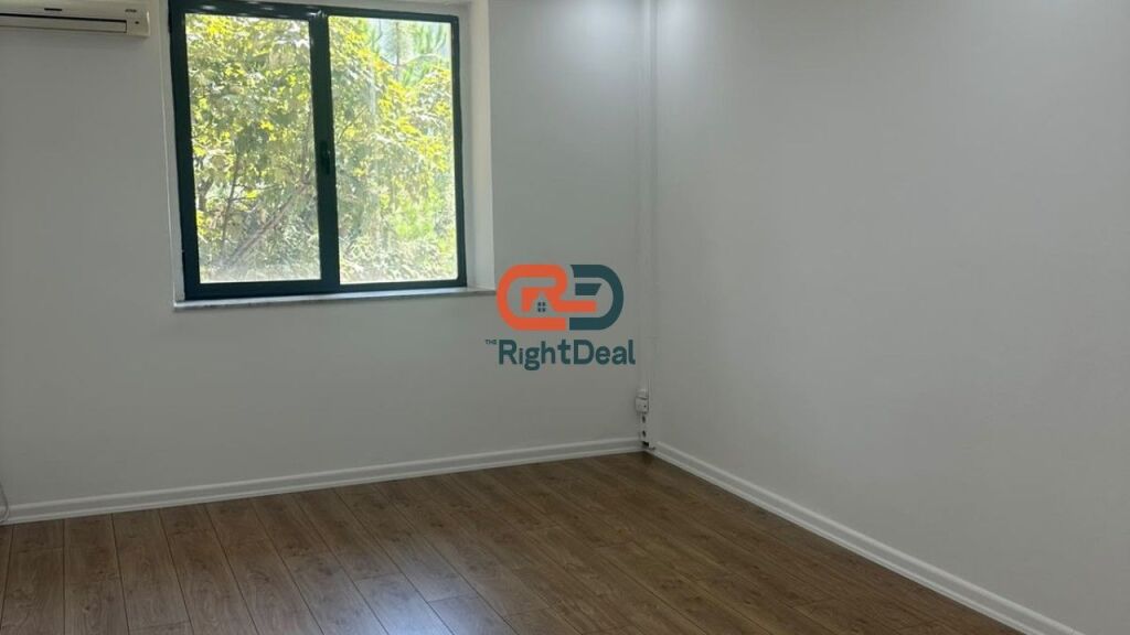 In Centro, All'inizio del Viale Zogu 1, Locale in Affitto, Ideale per Uffici o Cliniche!!!