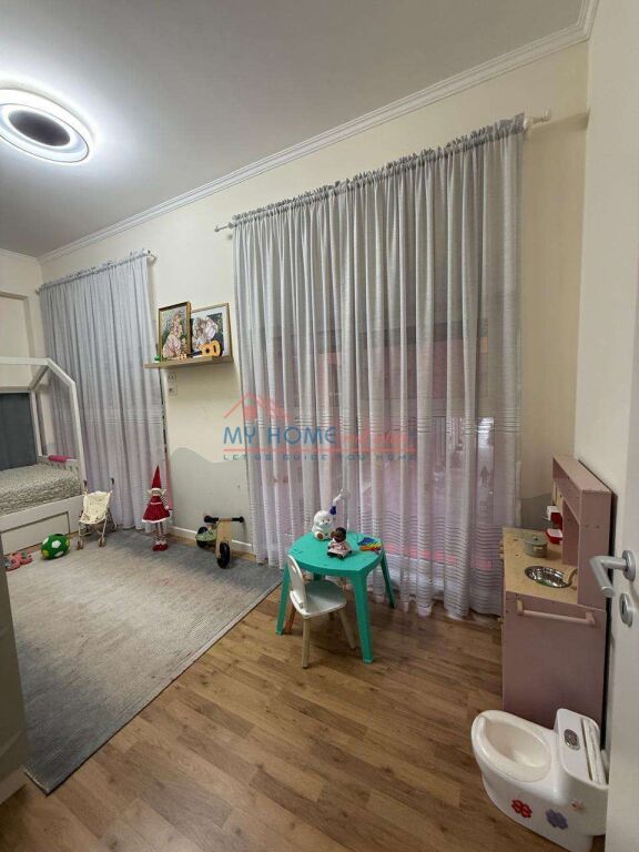 Appartamento 2+1 + posto auto in affitto complesso Mangalem Ali Demi a Tirana