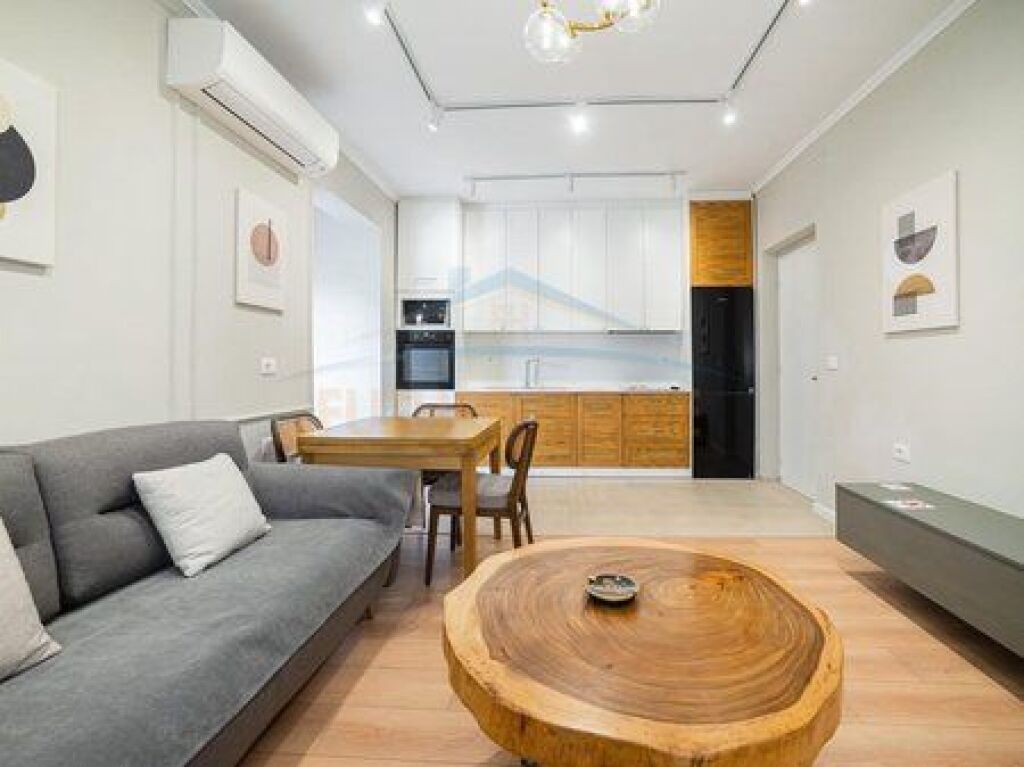 Shitet, Apartament 2+1 Pazari i Ri- Optika Roma