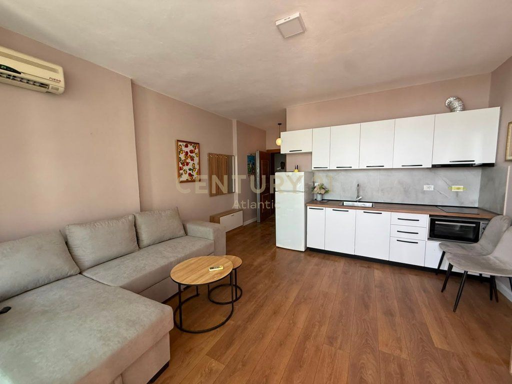 Shitet apartament 1+1 ne Shkembin e Kavajes