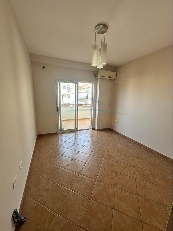 Shitet, Apartament 2+1, Misto Mame , OPP72829