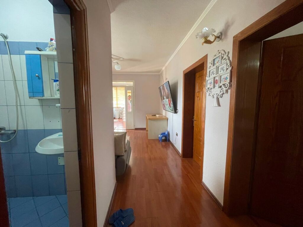 Piano villa in affitto a Kamez