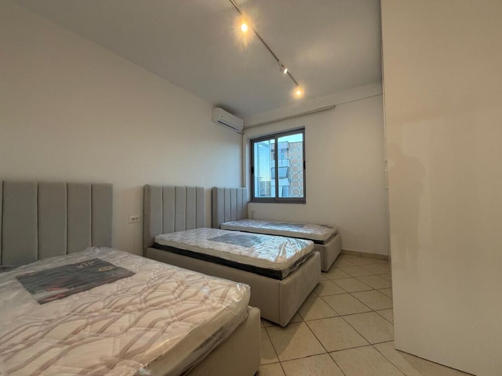 Apartment 2+1, Astir