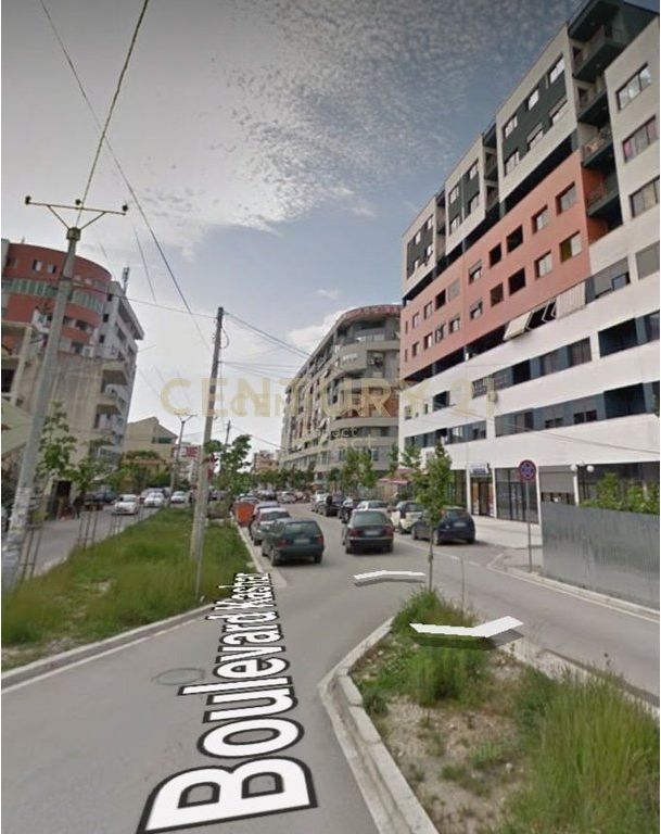 Ambient Komercial ne rruge kryesore ne katin 0 për Shitje në Astir!