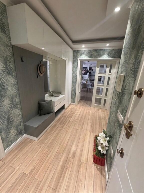 Shitet apartament 2+1+2