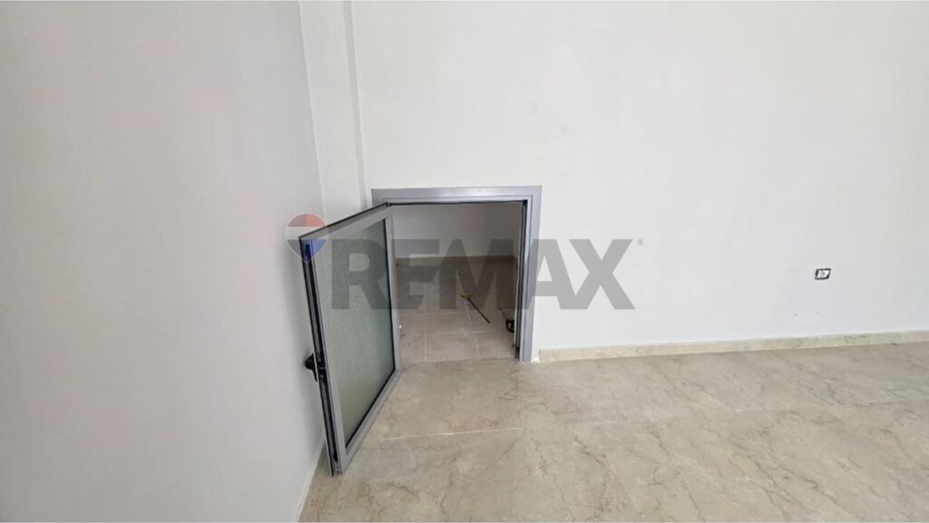 🏢 DYQAN ME QIRA – PRANË KRYQIT TË KUQ, VLORË