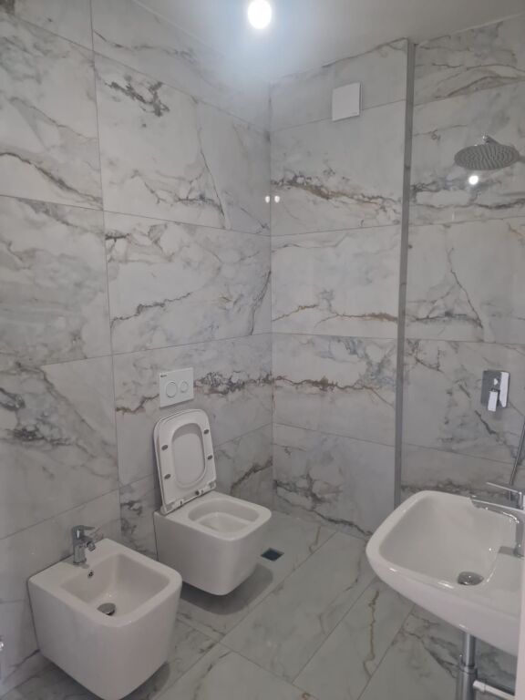 Apartment 2+1+2 bathrooms empty for rent for offices or residence at "Dritan Hoxha" Street