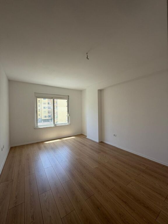 Shitet apartament 2+1 Iliria