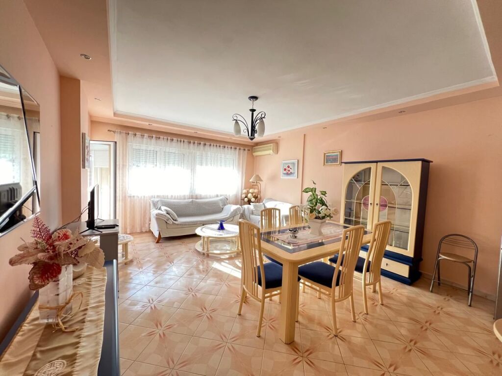 Apartment 2+1 for rent at Elbasan Street