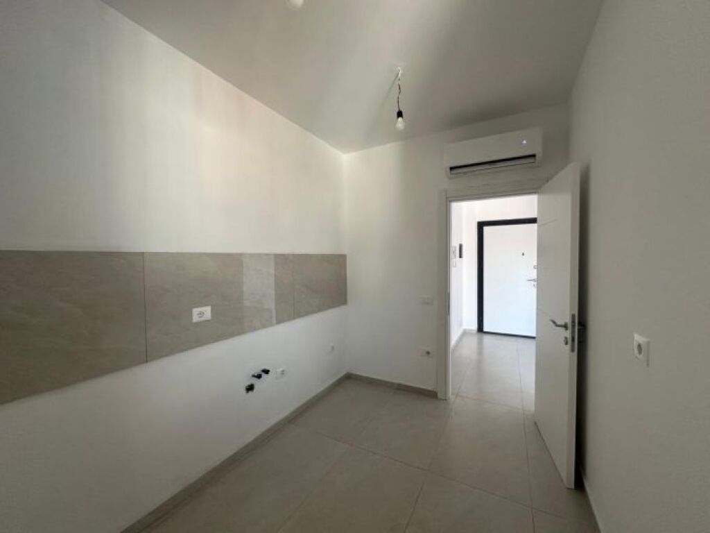 Appartamento in affitto per ufficio al Complesso Ndregjoni, Via Jordan Misja, Nuovo Viale.