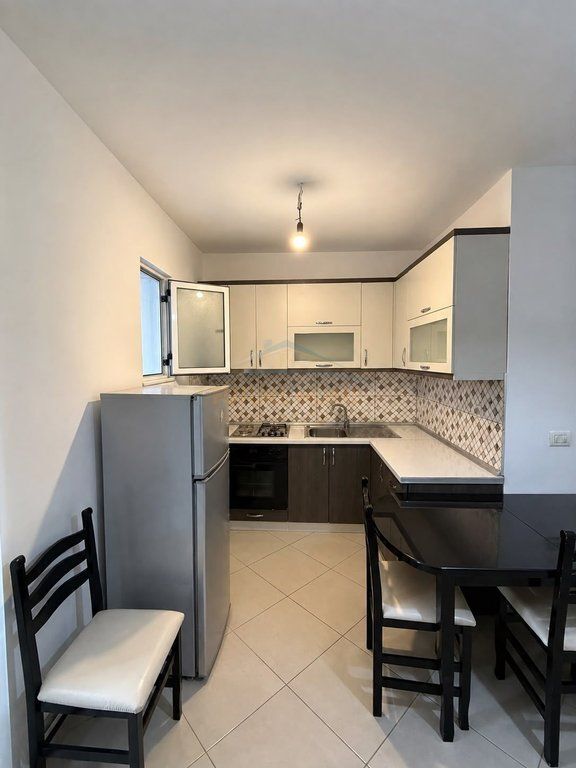 Affitto, Appartamento 1+1, Palazzo con Freccia, Tirana