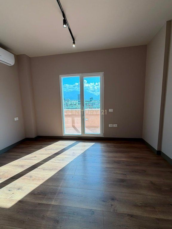 APARTAMENT 3+1+2 ME QIRA | PETRO NINI
