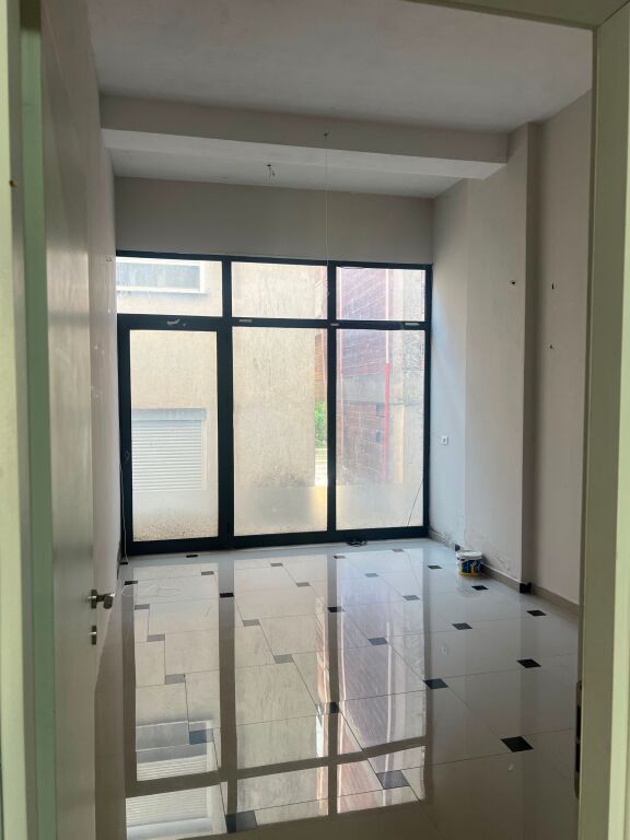 Shop for rent in Astir 45,000 ALL/month.