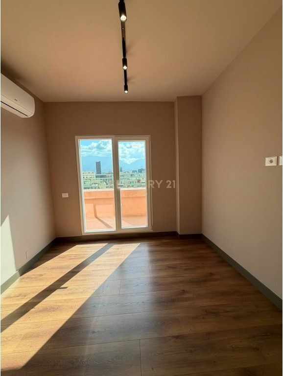 APARTAMENT 3+1+2 ME QIRA | PETRO NINI