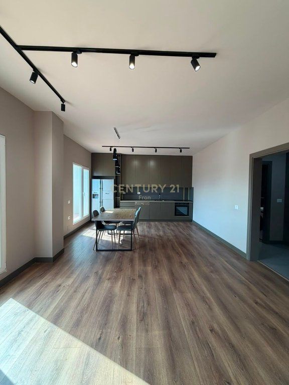 APARTAMENT 3+1+2 ME QIRA | PETRO NINI