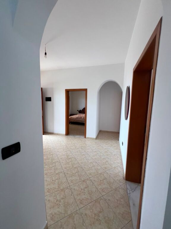 Jepet me Qira – Kati i 3-të i Vilës 3+1, Rruga Pjetër Bogdani