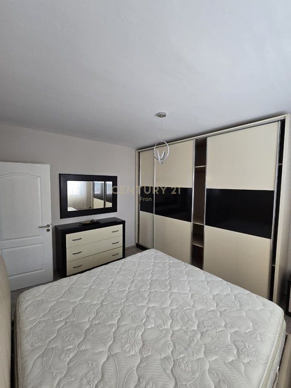 Shitet apartament tek Casa Italia