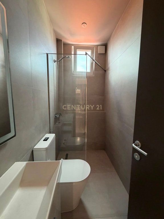 APPARTAMENTO 3+1+2 IN AFFITTO | PETRO NINI 1.650 € /Mese 1.500.000 Lek /Mese