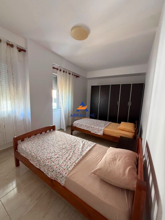 JEPET APARTAMENT ME QERA 2+1+BALLKON "KOMUNA E PARISIT" 70.000 LEKE
