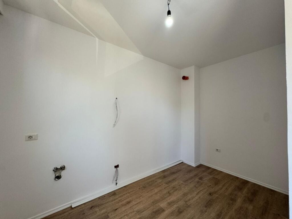Apartament 2+1 per shitje tek Rruga e Elbasanit