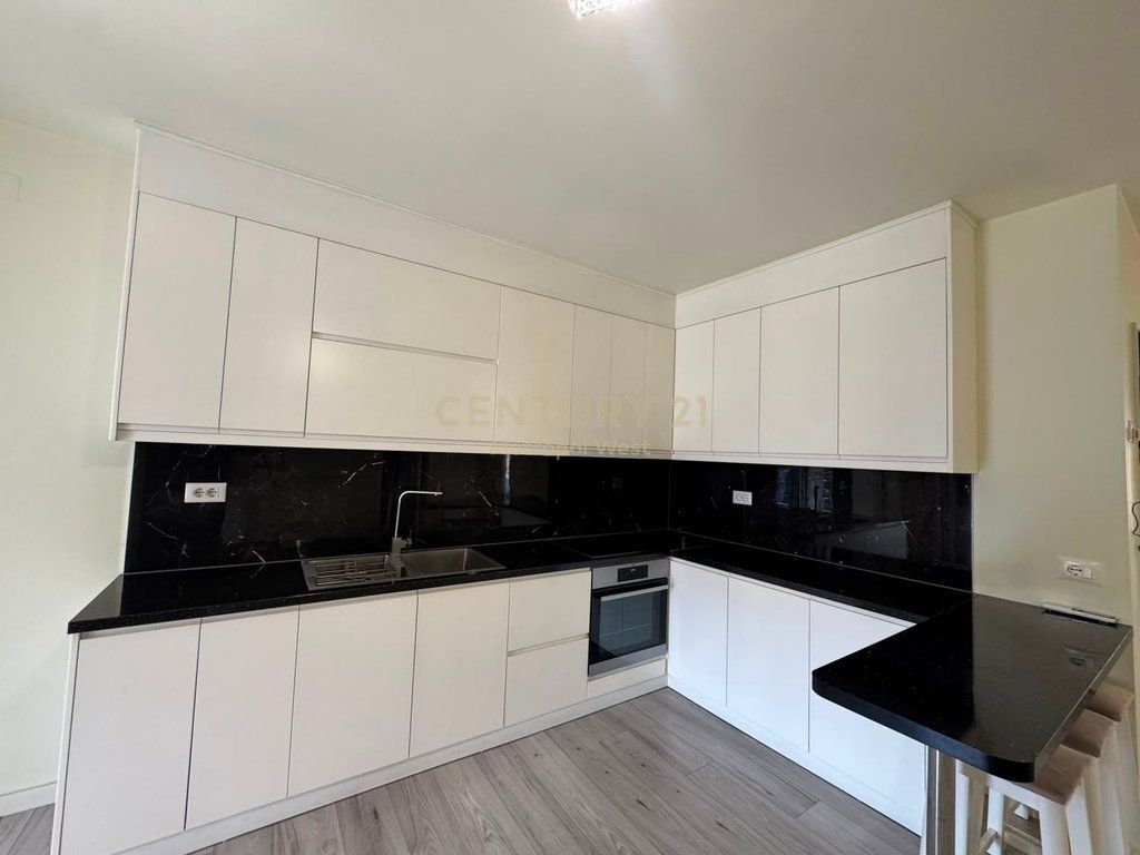 Appartamento 2+1+2 in affitto in Via Dritan Hoxha, Laprakë