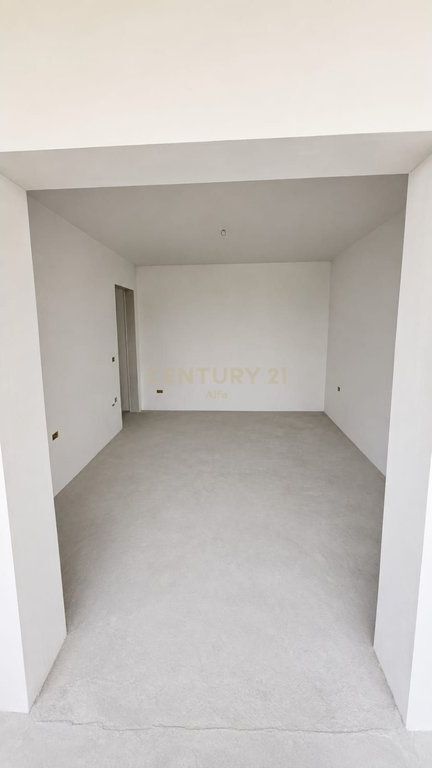 Shitet apartament 3+1+2 tualete tek Myslym Shyri!