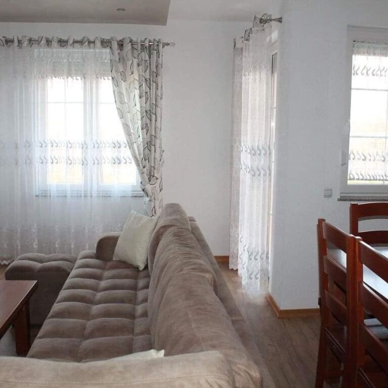 5maj, jepet me qera apartament  2+1.