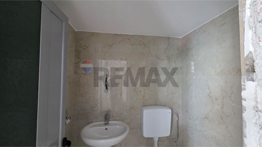 🏢 DYQAN ME QIRA – PRANË KRYQIT TË KUQ, VLORË