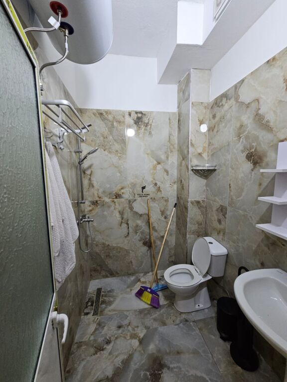 APARTAMENT ME QERA 1+1 ALI DEMI 40.000 LEKE FH-89546