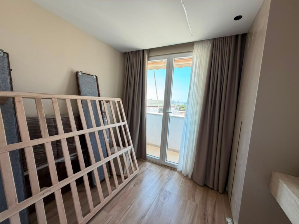 Shitet Apartament 1+1+verande te Mali Robit