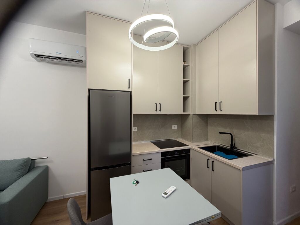 🏡 Appartamento 1+1 in affitto 📍 Residenza Kadiu, Ali Demi 🏢 2° piano con ascensore 💰 Prezzo: 40.000 lek/mese