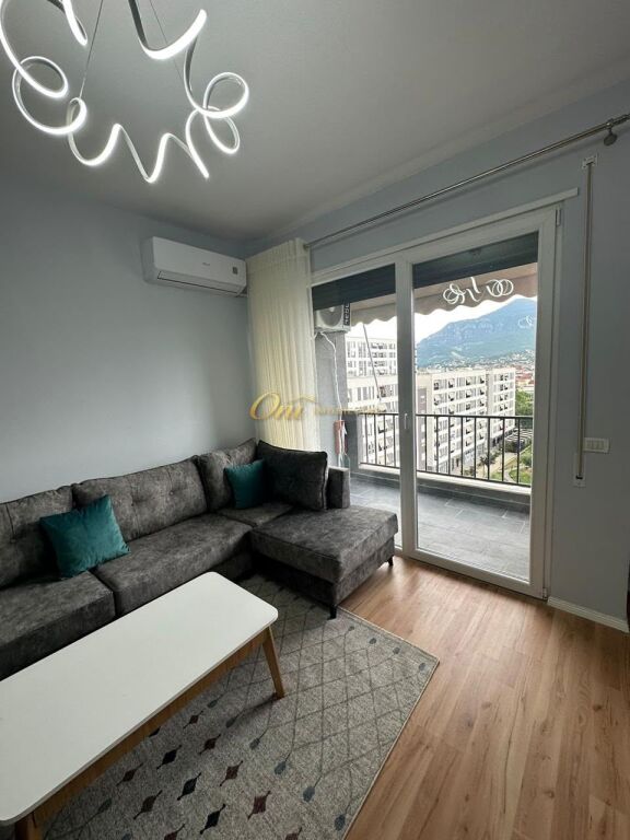 5 MAJI, APARTAMENT ME QERA 2+1