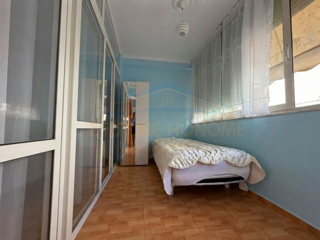 Affitto, Appartamento 1+1, Via Barrikadave, Tirana.