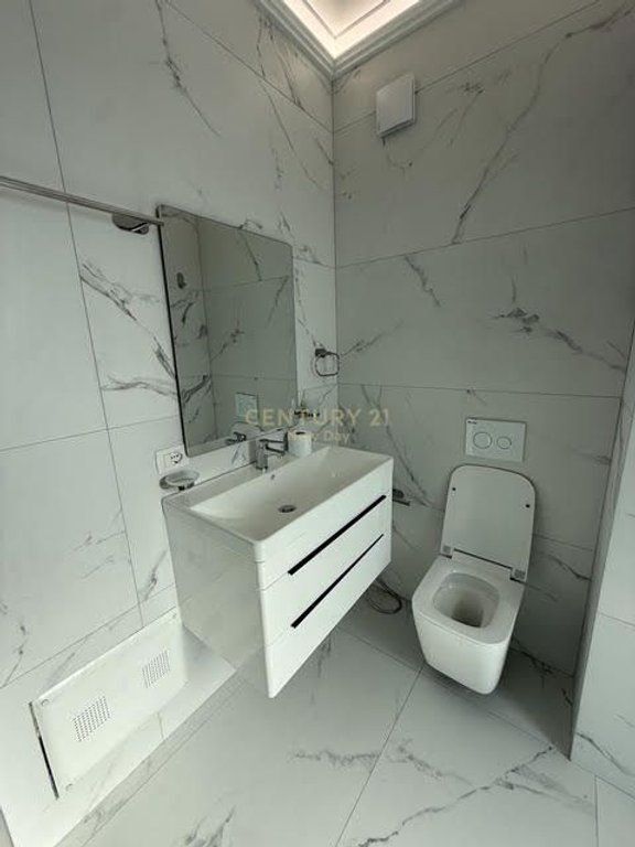 Apartament i sapo mobiluar me qira  post parkimi