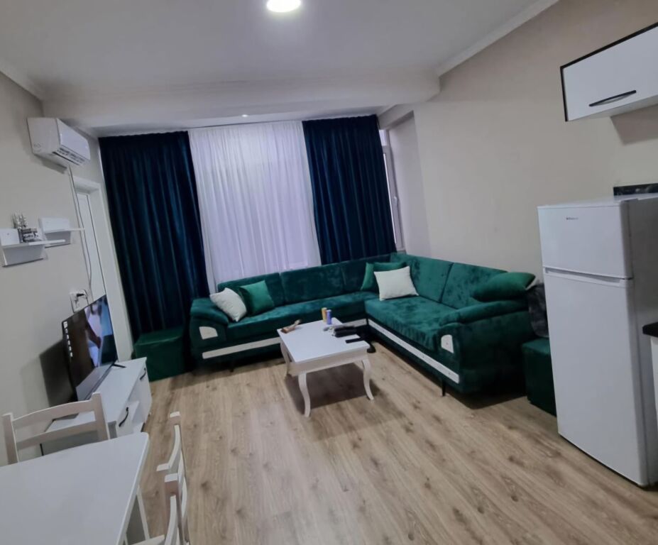 Shitet Apartament  1+1