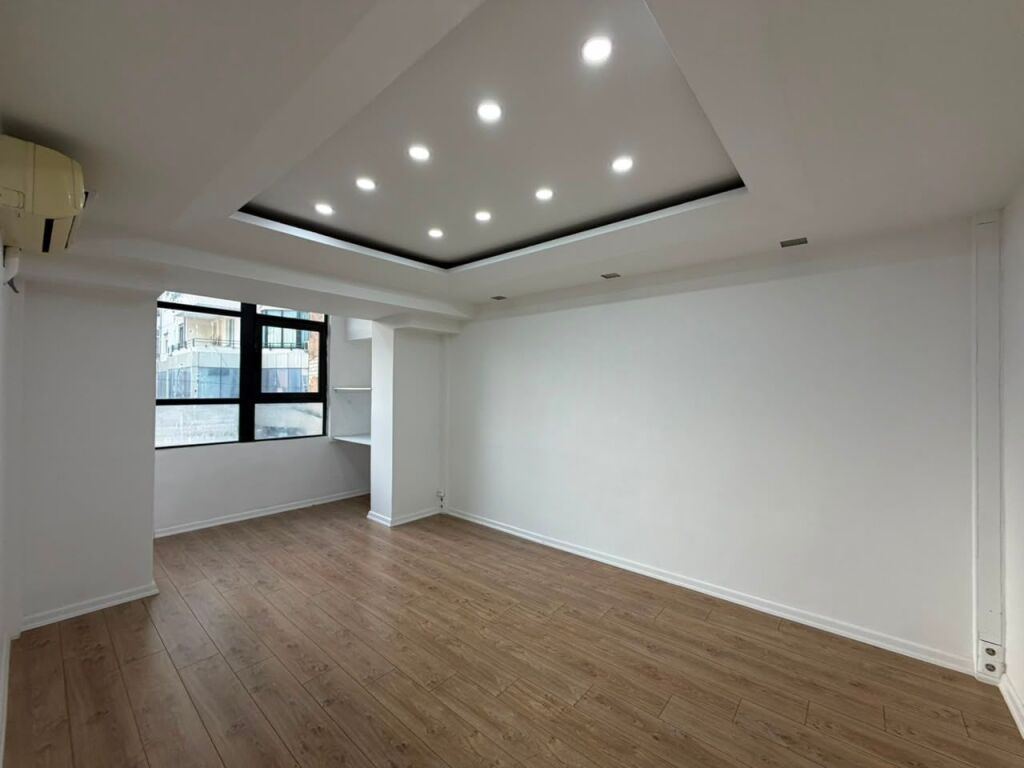 Office space for rent at Zogu i I Boulevard.