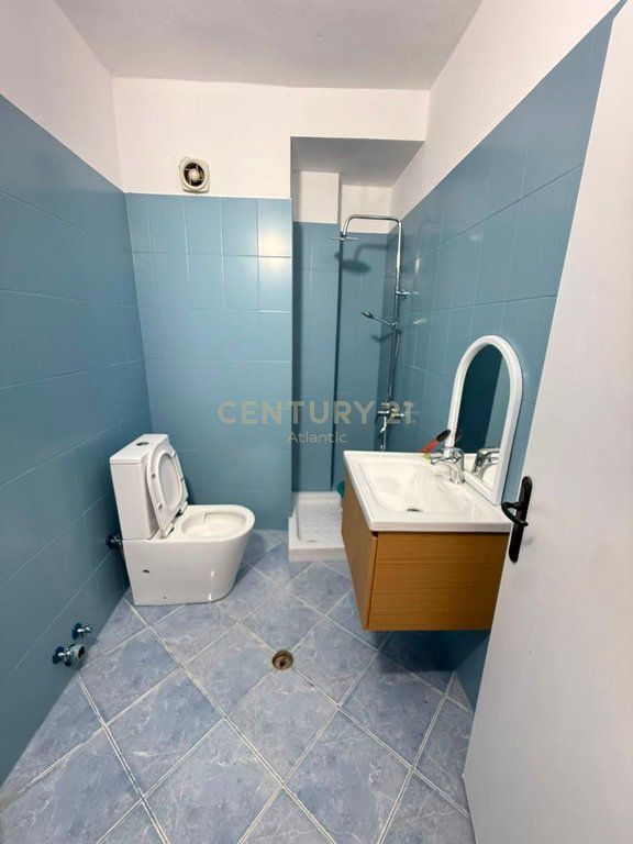 Shitet apartament 1+1 ne Shkembin e Kavajes