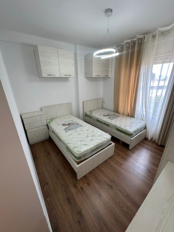 Selite jepet me qera 2+1=550€
