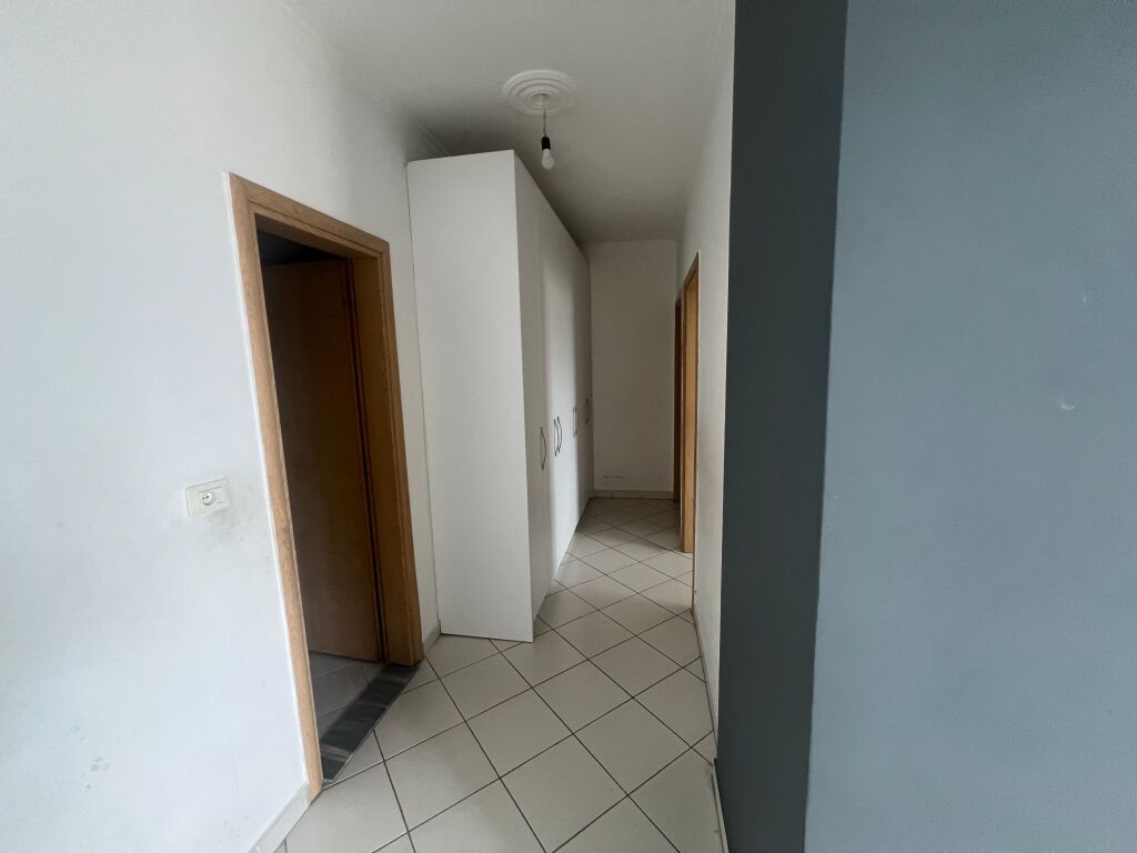 2+1 In Affitto, Astir, Bar Artisti, Vuoto