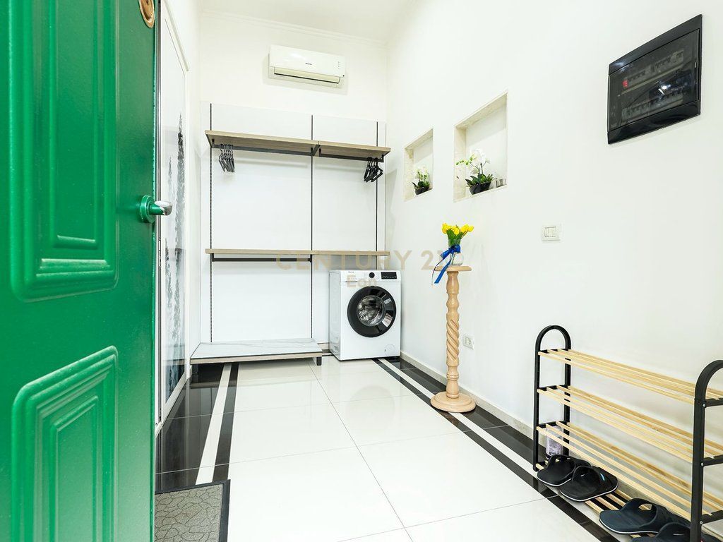 SHITET STUDIO NE QENDER , DURRES !