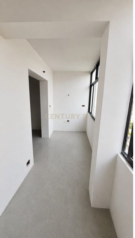 Shitet apartament 3+1+2 tualete tek Myslym Shyri!