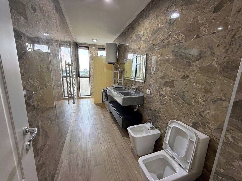 Apartament 2+1+2 ne shitje , Liqeni i Thate !